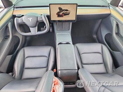 Zdjęcie 8 z 12 samochodu: 2024 TESLA MODEL Y VIN:7SAYGDEE9RA242262 - miniatura