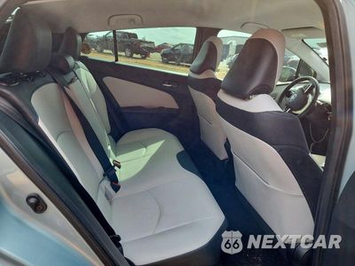 Zdjęcie 10 z 12 samochodu: 2016 TOYOTA PRIUS FOUR TOURING VIN:JTDKARFU7G3521472 - miniatura