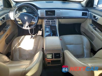 Zdjęcie 8 z 12 samochodu: 2013 JAGUAR XF VIN:SAJWA0ES2DPS82304 - miniatura