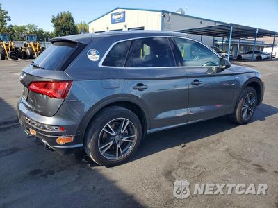 Trzecie zdjęcie samochodu z tyłu: 2020 AUDI Q5 E PRESTIGE VIN:WA1F2AFY4L2055500 - miniatura