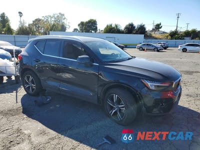 Czwarte zdjęcie samochodu z boku: 2024 VOLVO XC40 CORE VIN:YV4L12UK6R2326322 - miniatura