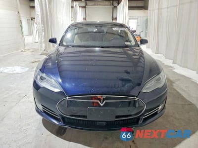 Piąte zdjęcie samochodu w środku: 2015 TESLA MODEL S 85D VIN:5YJSA1H27FF082062 - miniatura