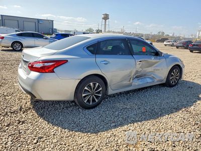 Trzecie zdjęcie samochodu z tyłu: 2017 NISSAN ALTIMA 2.5 S VIN:1N4AL3AP8HN317943 - miniatura