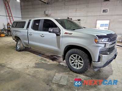 Czwarte zdjęcie samochodu z boku: 2019 CHEVROLET SILVERADO K1500 LT VIN:1GCRYDED5KZ395679 - miniatura
