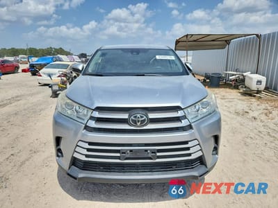 Piąte zdjęcie samochodu w środku: 2019 TOYOTA HIGHLANDER LE VIN:5TDZARFH7KS054577 - miniatura