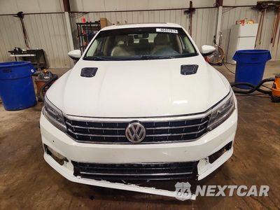 Piąte zdjęcie samochodu w środku: 2017 VOLKSWAGEN PASSAT SEL PREMIUM VIN:1VWCT7A31HC068918 - miniatura