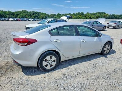 Trzecie zdjęcie samochodu z tyłu: 2018 KIA FORTE LX VIN:3KPFK4A74JE220385 - miniatura