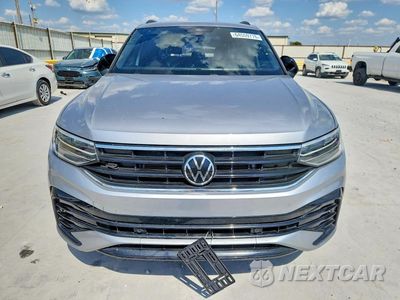 Piąte zdjęcie samochodu w środku: 2023 VOLKSWAGEN TIGUAN SE R-LINE BLACK VIN:3VVCB7AX5PM027957 - miniatura
