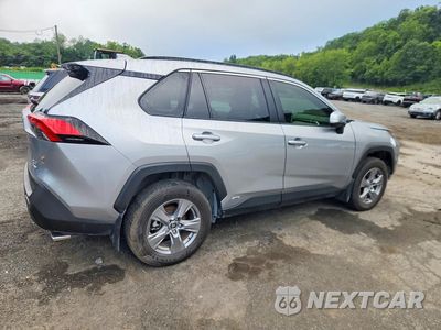 Trzecie zdjęcie samochodu z tyłu: 2025 TOYOTA RAV4 HYBRID XLE VIN:JTMRWRFV8SJ066385 - miniatura
