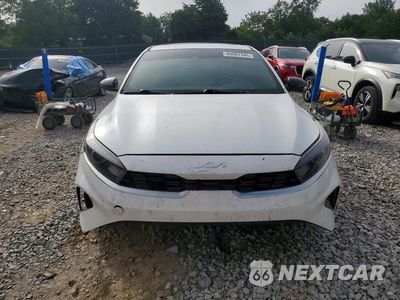 Piąte zdjęcie samochodu w środku: 2023 KIA FORTE GT LINE VIN:3KPF54AD5PE523553 - miniatura