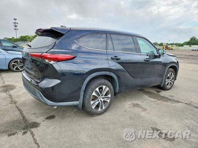 Trzecie zdjęcie samochodu z tyłu: 2021 TOYOTA HIGHLANDER XLE VIN:5TDGZRBH9MS544592 - miniatura