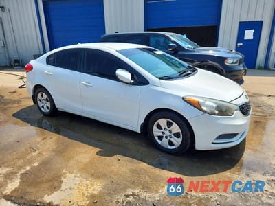 Czwarte zdjęcie samochodu z boku: 2016 KIA FORTE LX VIN:KNAFK4A60G5460820 - miniatura