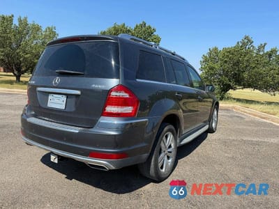 Czwarte zdjęcie samochodu z boku: 2010 MERCEDES-BENZ GL 450 4MATIC VIN:4JGBF7BE7AA612986 - miniatura