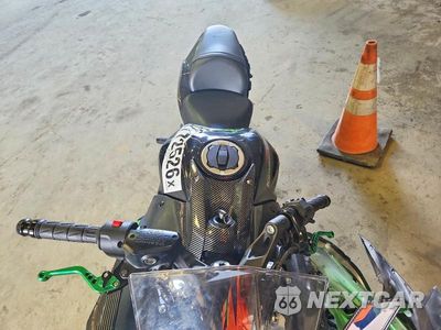 Piąte zdjęcie samochodu w środku: 2025 KAWASAKI EX650 R VIN:ML5EXER12SDAF1918 - miniatura