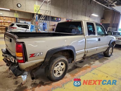 Trzecie zdjęcie samochodu z tyłu: 2002 CHEVROLET SILVERADO K1500 VIN:2GCEK19V621404593 - miniatura