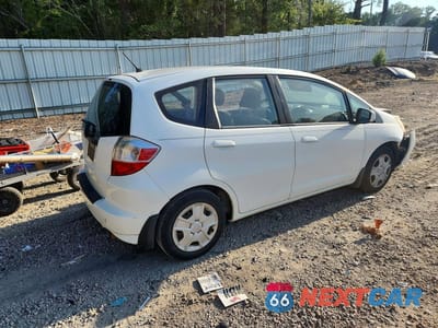 Trzecie zdjęcie samochodu z tyłu: 2013 HONDA FIT VIN:JHMGE8H3XDC051733 - miniatura