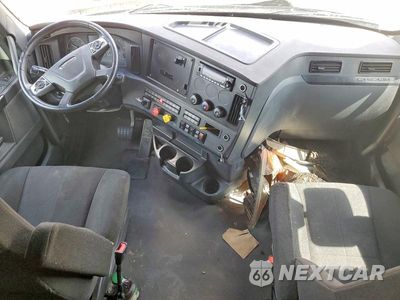 Zdjęcie 8 z 14 samochodu: 2023 FREIGHTLINER CASCADIA 126
