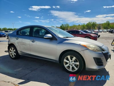 Czwarte zdjęcie samochodu z boku: 2010 MAZDA 3 I VIN:JM1BL1SF5A1171247 - miniatura
