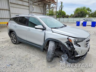 Czwarte zdjęcie samochodu z boku: 2020 GMC TERRAIN SLT VIN:3GKALVEV1LL106935 - miniatura