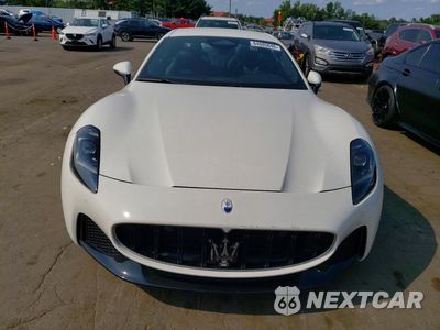 Piąte zdjęcie samochodu w środku: 2024 MASERATI GRANTURISMO MODENA VIN:ZAMBMVBB0RX441359 - miniatura