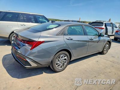 Trzecie zdjęcie samochodu z tyłu: 2026 HYUNDAI ELANTRA HYBRID BLUE VIN:KMHLM4DJ3TU196813 - miniatura