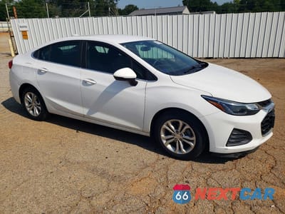 Czwarte zdjęcie samochodu z boku: 2019 CHEVROLET CRUZE LT VIN:1G1BE5SM1K7109884 - miniatura
