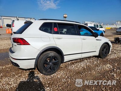 Trzecie zdjęcie samochodu z tyłu: 2024 VOLKSWAGEN TIGUAN SE R-LINE BLACK VIN:3VV8B7AX3RM099796 - miniatura