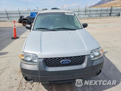 Piąte zdjęcie samochodu w środku: 2005 FORD ESCAPE XLT VIN:1FMYU93135KC70587 - miniatura