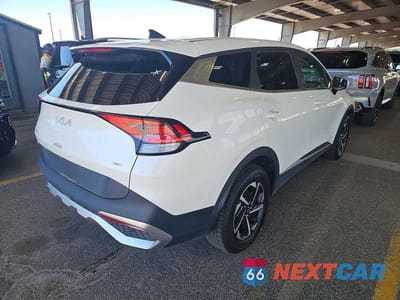 Czwarte zdjęcie samochodu z boku: 2023 KIA SPORTAGE LX VIN:KNDPUCAG6P7059930 - miniatura