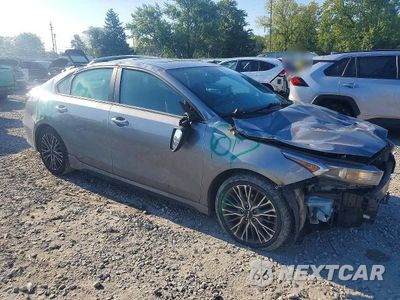 Czwarte zdjęcie samochodu z boku: 2022 KIA FORTE GT LINE VIN:3KPF54AD7NE439974 - miniatura