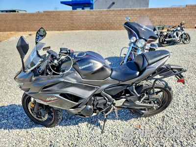 Trzecie zdjęcie samochodu z tyłu: 2022 KAWASAKI EX650 N VIN:ML5EXEN14NDA75555 - miniatura