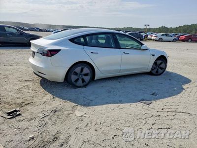 Trzecie zdjęcie samochodu z tyłu: 2021 TESLA MODEL 3 VIN:5YJ3E1EAXMF051289 - miniatura