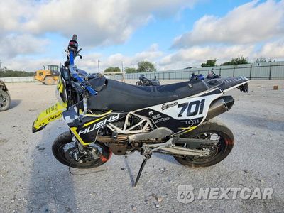 Trzecie zdjęcie samochodu z tyłu: 2018 HUSQVARNA SUPERMOTO 701 DIRT BIKE VIN:VBKUSV400JM717445 - miniatura