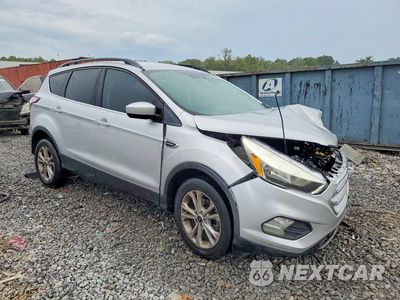 Czwarte zdjęcie samochodu z boku: 2018 FORD ESCAPE SE VIN:1FMCU0GD6JUC27306 - miniatura