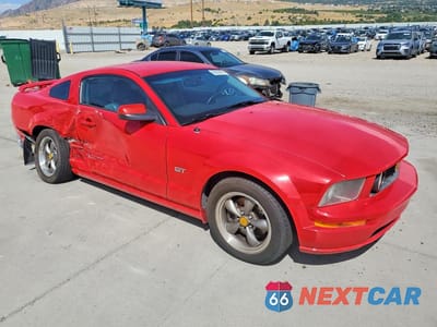 Czwarte zdjęcie samochodu z boku: 2005 FORD MUSTANG GT VIN:1ZVHT82H855228797 - miniatura