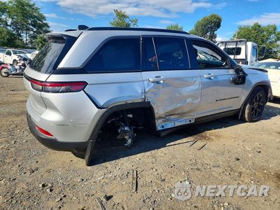 Trzecie zdjęcie samochodu z tyłu: 2026 JEEP GRAND CHEROKEE BASE VIN:1C4RJHARXTC208518 - miniatura