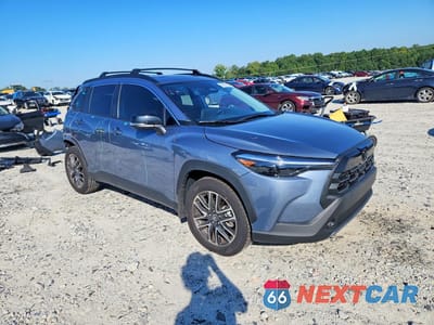 Czwarte zdjęcie samochodu z boku: 2026 TOYOTA COROLLA CROSS XLE VIN:7MUDAABG3TV188874 - miniatura