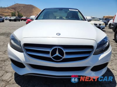 Piąte zdjęcie samochodu w środku: 2016 MERCEDES-BENZ C 300 VIN:55SWF4JB0GU165931 - miniatura