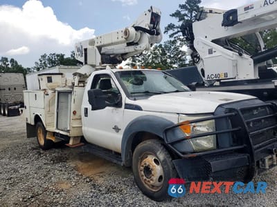 Czwarte zdjęcie samochodu z boku: 2014 FORD F550 SUPER DUTY BUCKET TRUCK VIN:1FDUF5GT9EEB82476 - miniatura