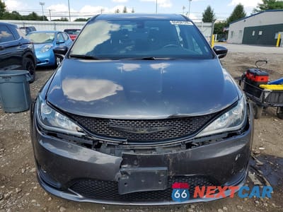 Piąte zdjęcie samochodu w środku: 2019 CHRYSLER PACIFICA TOURING PLUS VIN:2C4RC1FG9KR666663 - miniatura