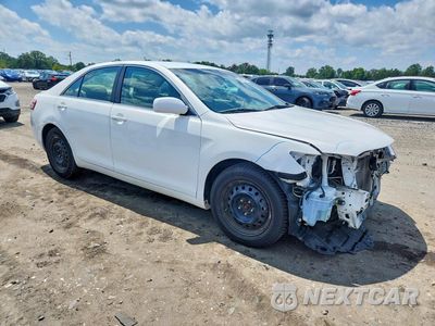 Czwarte zdjęcie samochodu z boku: 2010 TOYOTA CAMRY LE VIN:4T4BF3EK5AR053646 - miniatura