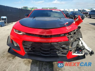 Piąte zdjęcie samochodu w środku: 2019 CHEVROLET CAMARO ZL1 VIN:1G1FJ1R69K0144971 - miniatura