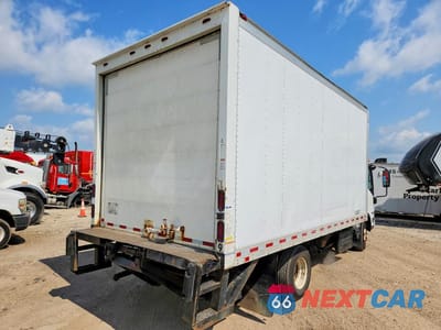 Trzecie zdjęcie samochodu z tyłu: 2018 ISUZU NPR HD BOX TRUCK VIN:JALC4W160J7008291 - miniatura