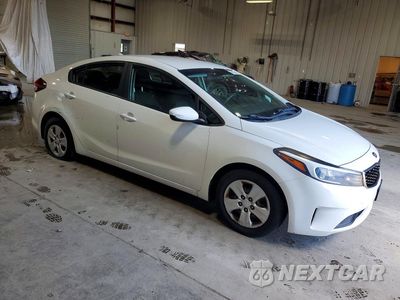 Czwarte zdjęcie samochodu z boku: 2018 KIA FORTE LX VIN:3KPFK4A72JE205626 - miniatura