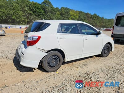 Trzecie zdjęcie samochodu z tyłu: 2010 TOYOTA MATRIX BASE VIN:2T1KU4EE4AC493794 - miniatura