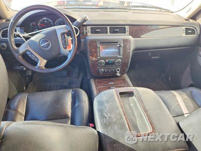 Zdjęcie 8 z 13 samochodu: 2012 GMC YUKON DENALI VIN:1GKS2EEF2CR273927 - miniatura