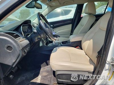 Zdjęcie 7 z 13 samochodu: 2015 CHRYSLER 300C VIN:2C3CCAKG2FH749850 - miniatura