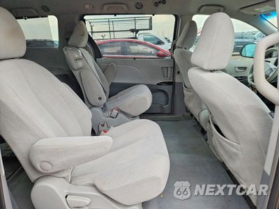 Zdjęcie 10 z 13 samochodu: 2012 TOYOTA SIENNA LE VIN:5TDKK3DC8CS250371 - miniatura