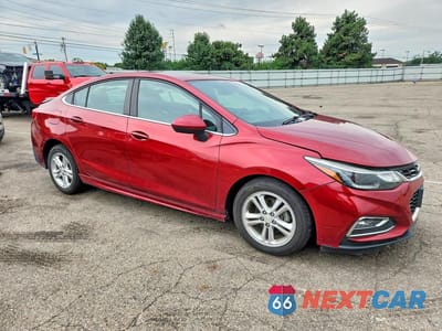 Czwarte zdjęcie samochodu z boku: 2017 CHEVROLET CRUZE LT VIN:1G1BE5SMXH7232026 - miniatura