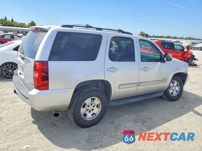 Trzecie zdjęcie samochodu z tyłu: 2011 CHEVROLET TAHOE K1500 LS VIN:1GNSKAE08BR378266 - miniatura